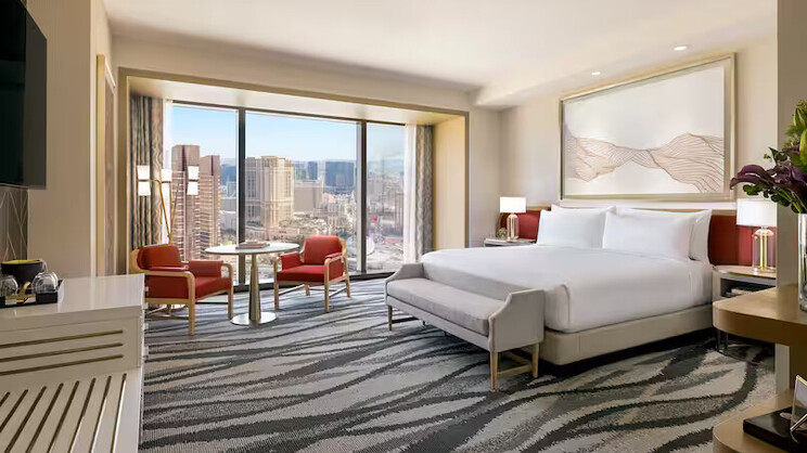 Strip View Premium Room – One King Bed